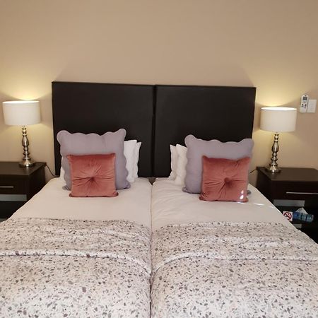 B&B On Church Oudtshoorn Esterno foto