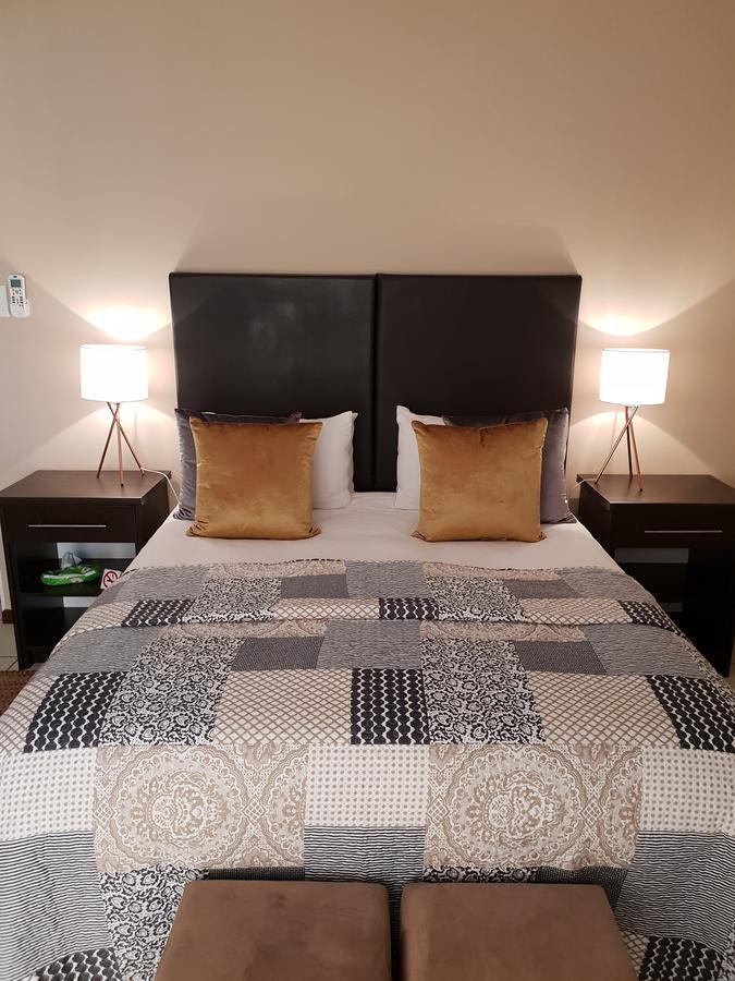 B&B On Church Oudtshoorn Esterno foto
